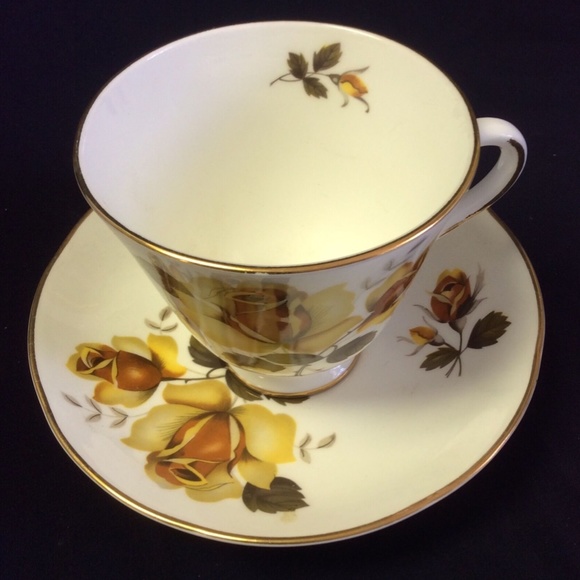 Royal Tara Ireland Bone China Yellow rose Fotted Cup & Saucer - Picture 2 of 11
